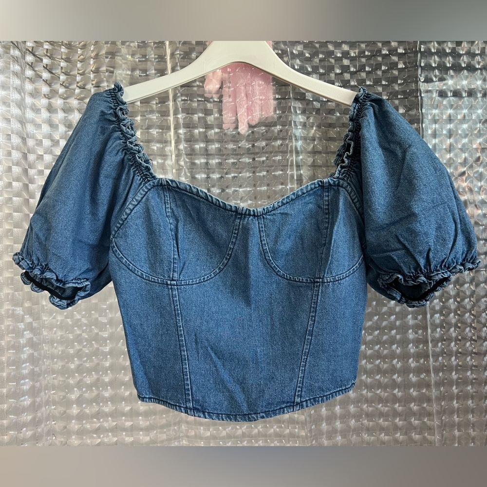 Denim woman's top puffy sleeves bustier size large runs smaller